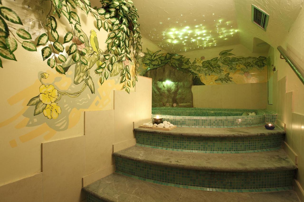 Hotel Villa Emma 마돈나 디 캄필리오 외부 사진