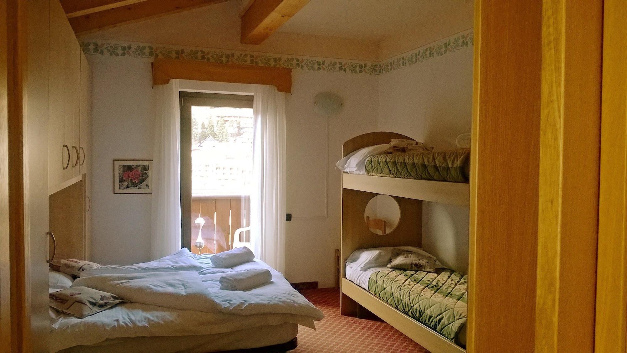Hotel Villa Emma 마돈나 디 캄필리오 외부 사진