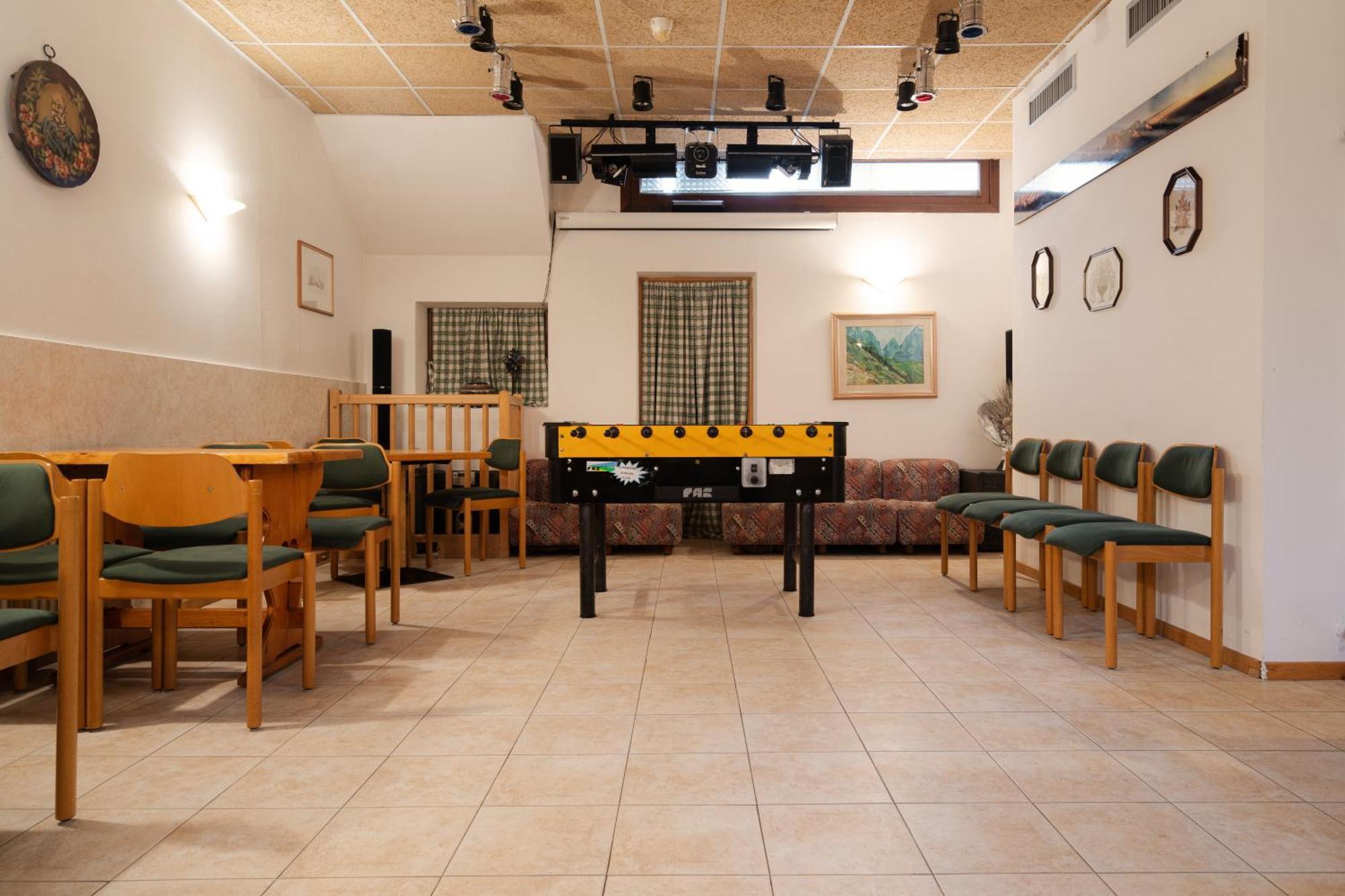 Hotel Villa Emma 마돈나 디 캄필리오 외부 사진