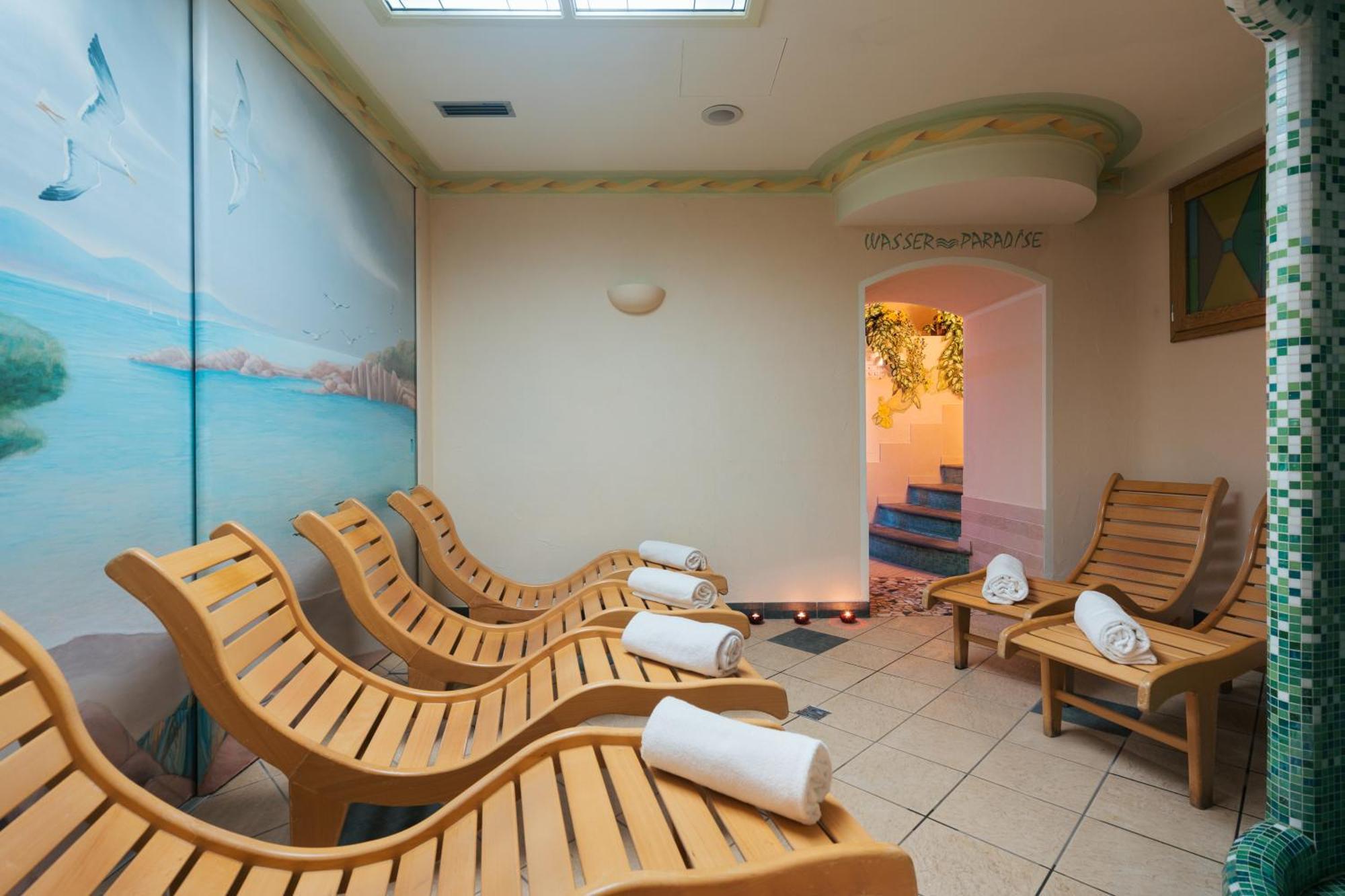 Hotel Villa Emma 마돈나 디 캄필리오 외부 사진