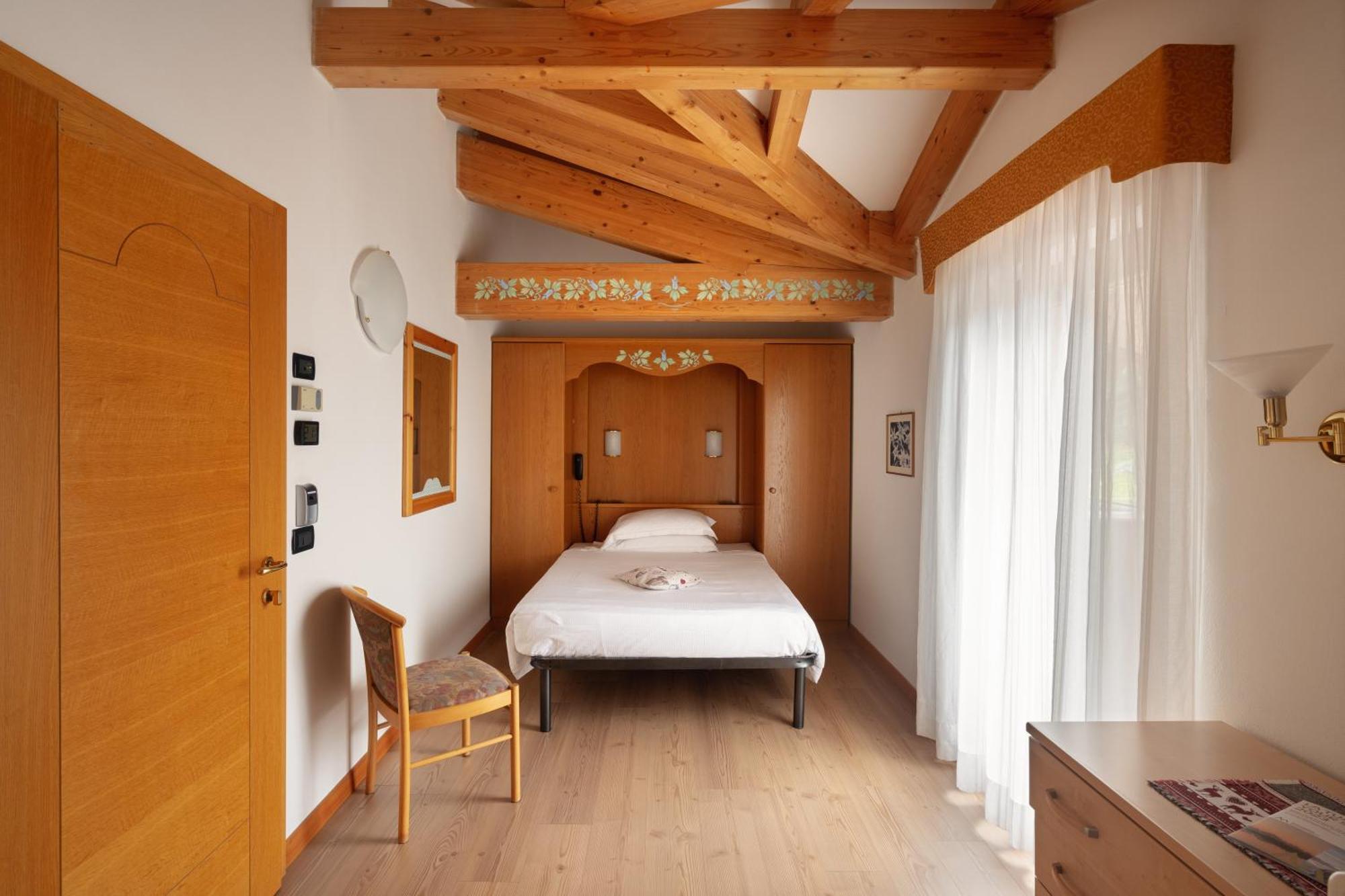 Hotel Villa Emma 마돈나 디 캄필리오 외부 사진