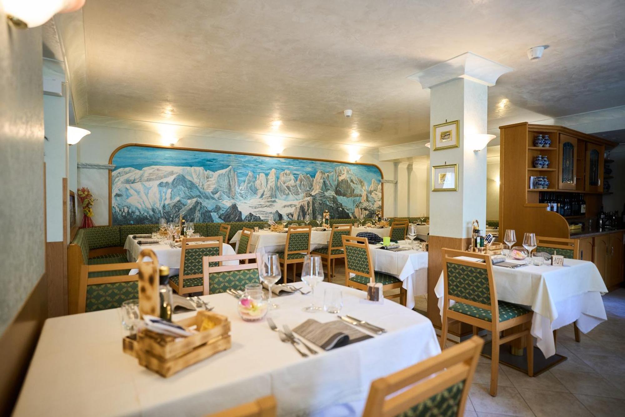 Hotel Villa Emma 마돈나 디 캄필리오 외부 사진