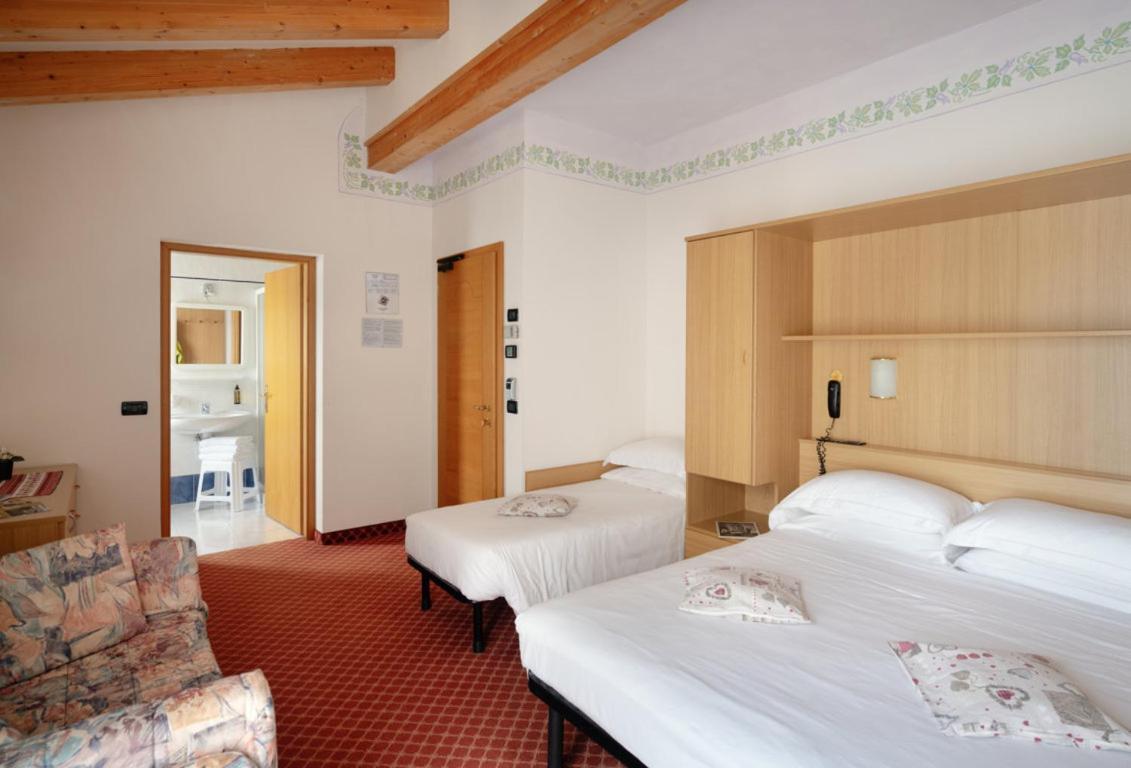Hotel Villa Emma 마돈나 디 캄필리오 외부 사진