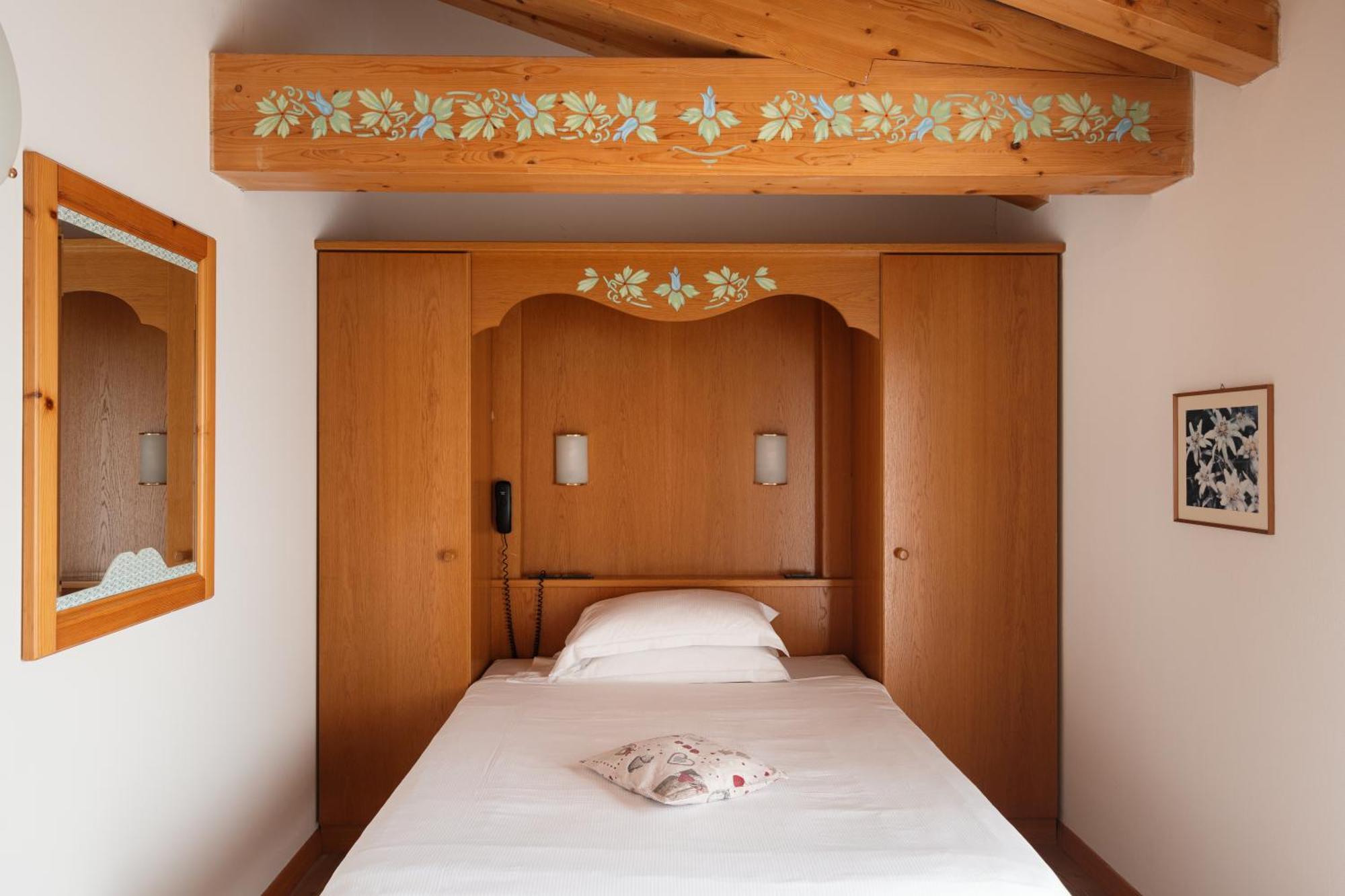 Hotel Villa Emma 마돈나 디 캄필리오 외부 사진